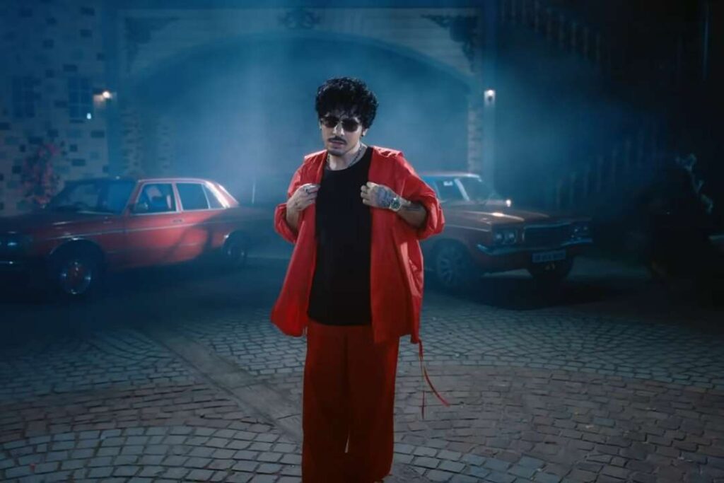 Tony Kakkars Style In Coca Cola 2 Song Stylish singer tony kakkar's seen of coca cola 2