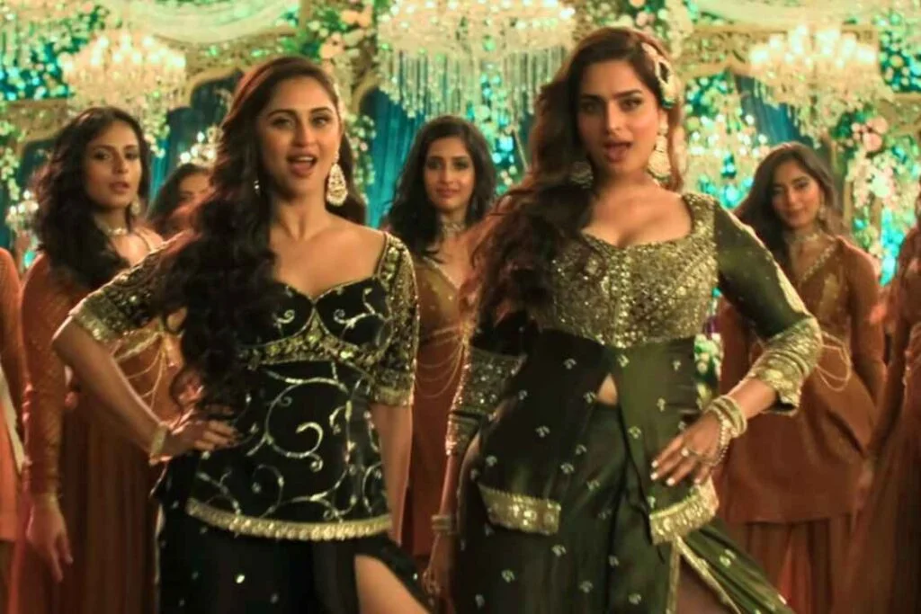 most beautiful poster of Shararat Song video